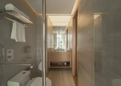 带阳台豪华双人房 — Nola Hotel